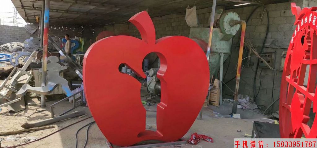 苹果造型剪影雕塑7