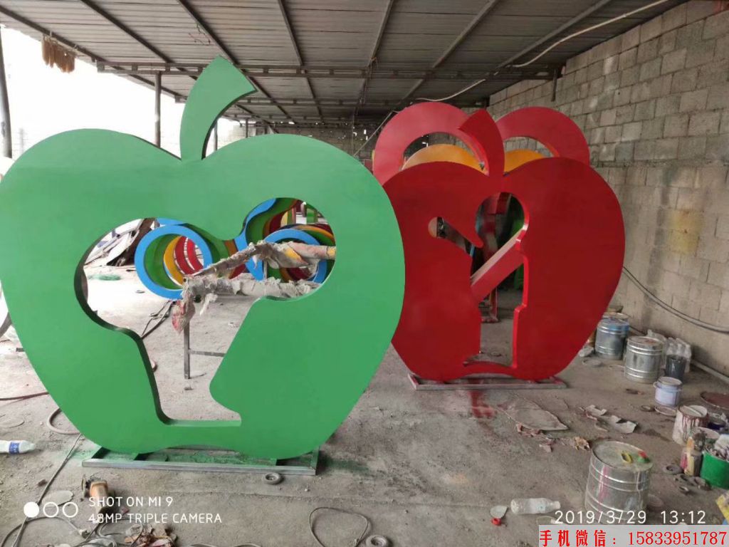 苹果造型剪影雕塑3